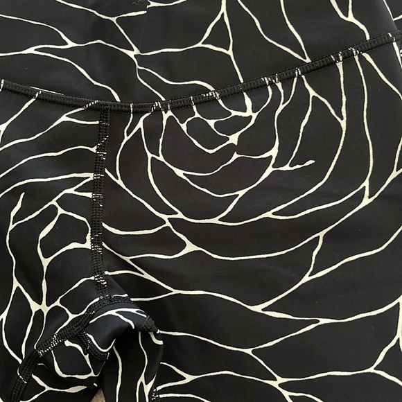 Lululemon full length workout pants, Size 6 - Picture 6 of 6